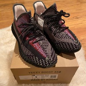 Brand new Adidas Yeezy 350 V2 Yechile size 9